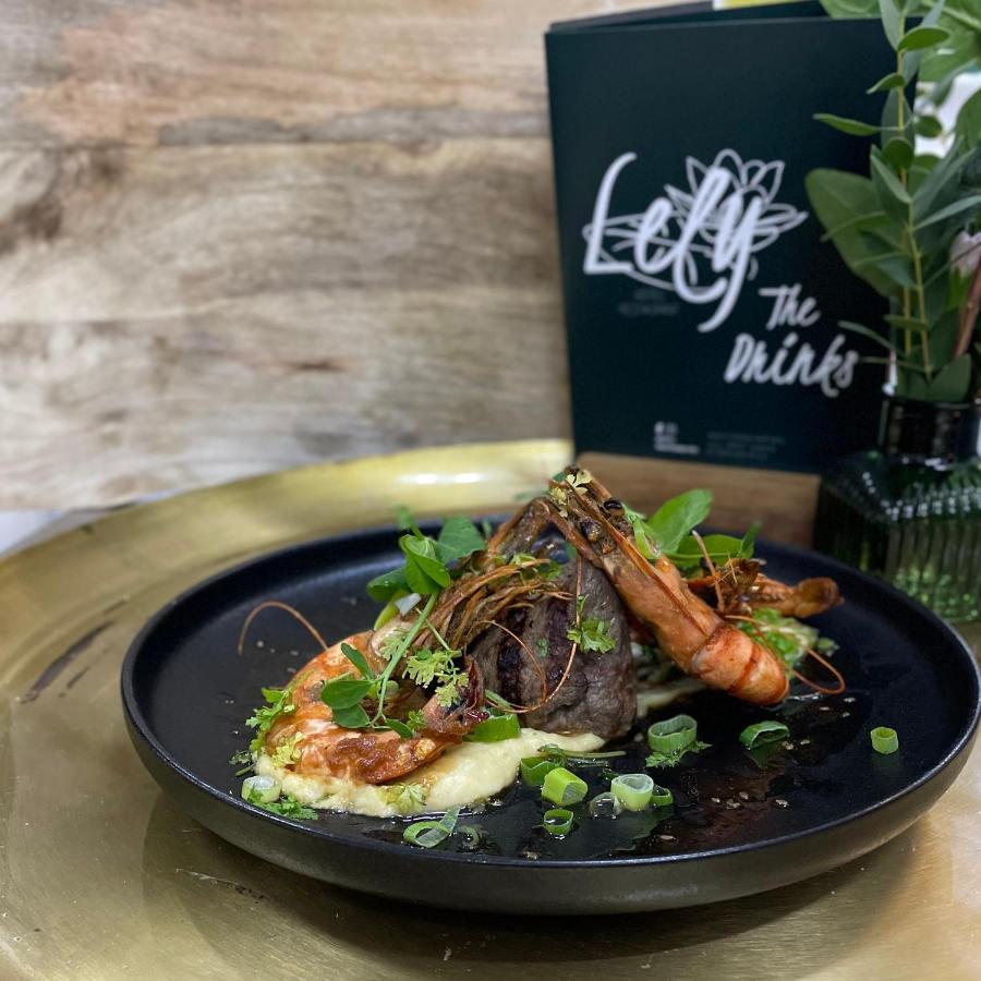Hotel-Restaurant "Lely" Oude-Tonge Esterno foto