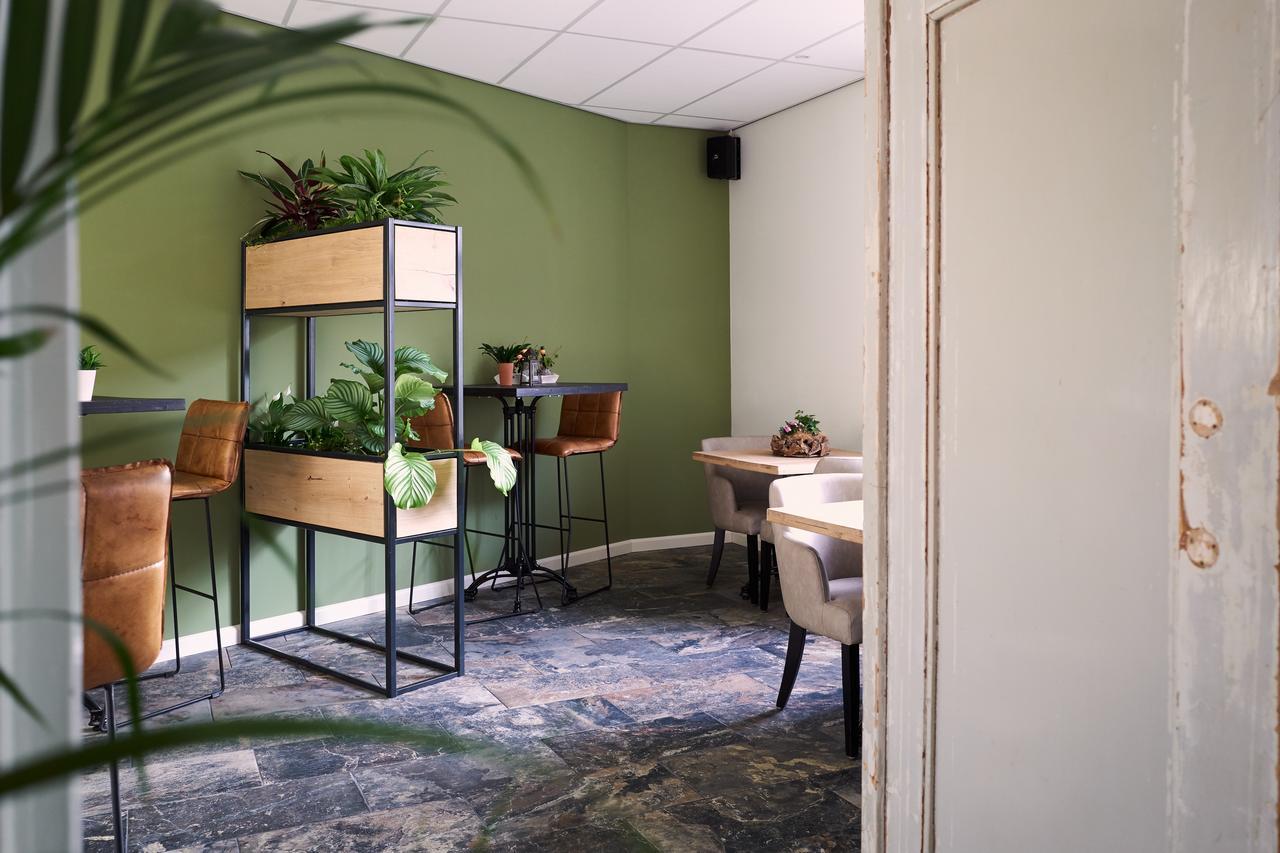 Hotel-Restaurant "Lely" Oude-Tonge Esterno foto